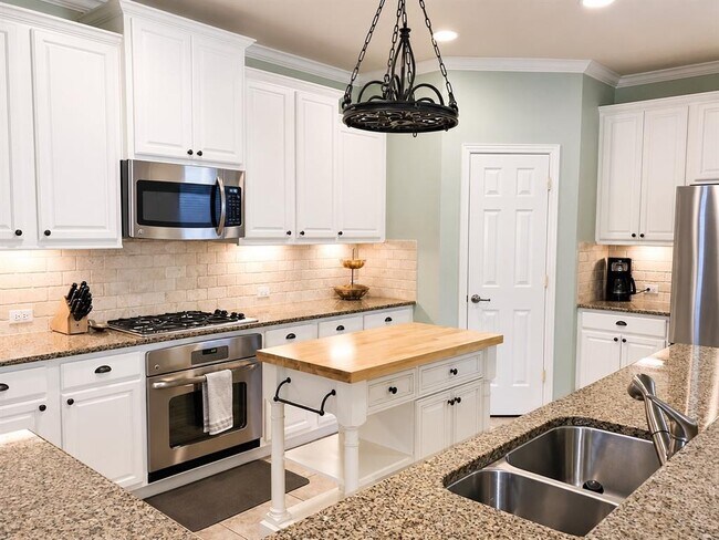 Foto del edificio - 705 Rolling Brook Ln