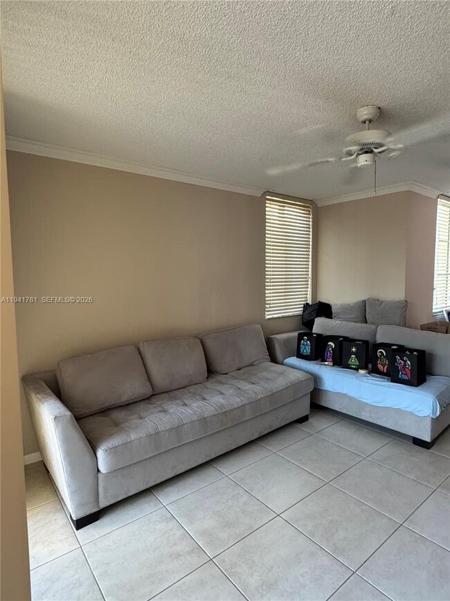 Foto del edificio - 4840 N State Rd 7