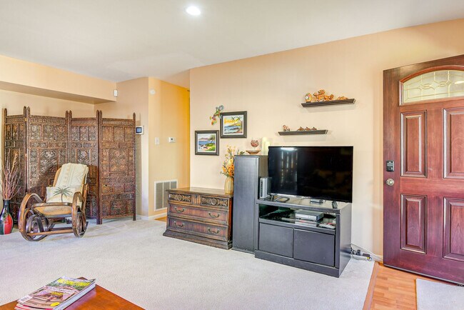 Building Photo - 8406 Mina Loma Ct