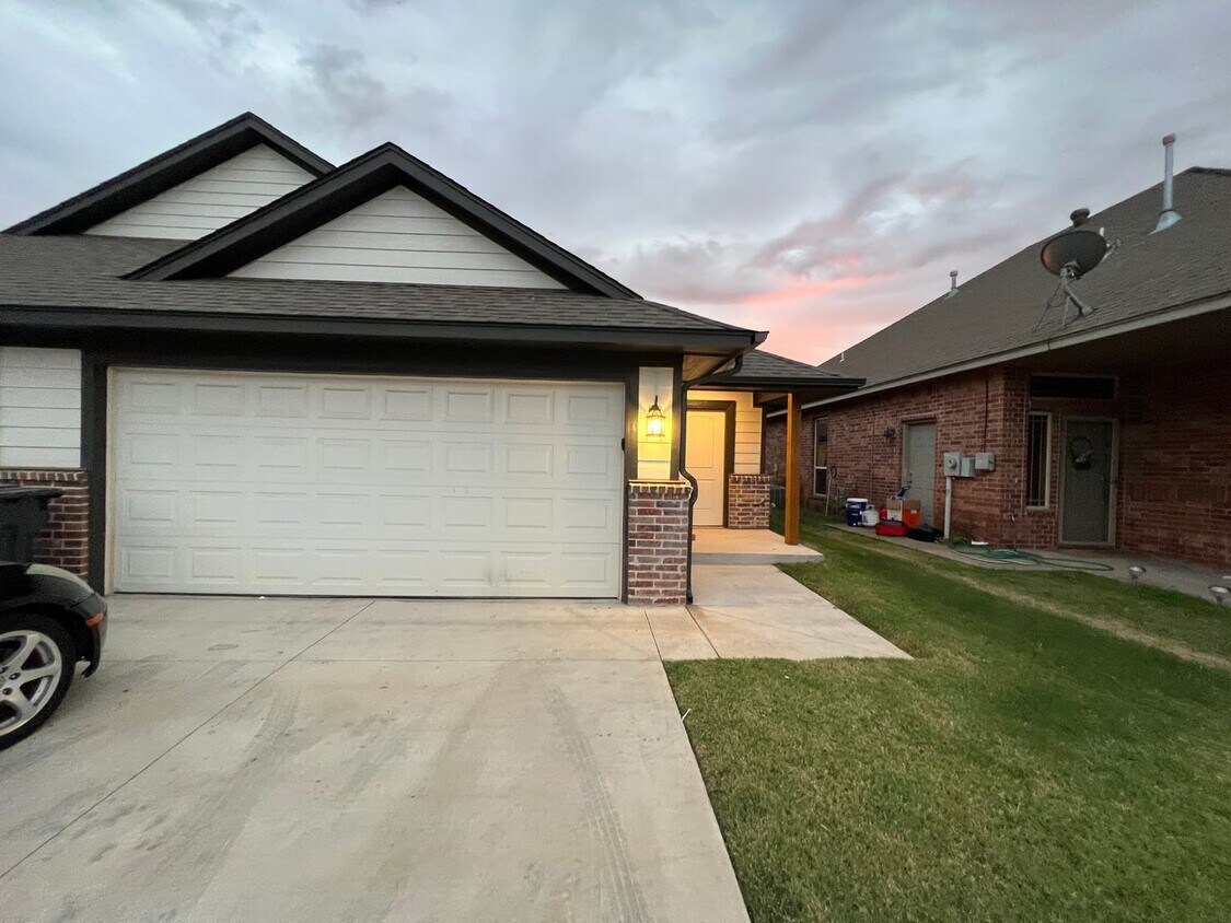 3 Bed 2 Bath 2 Car Garage In Bethany House Rental in Bethany, OK