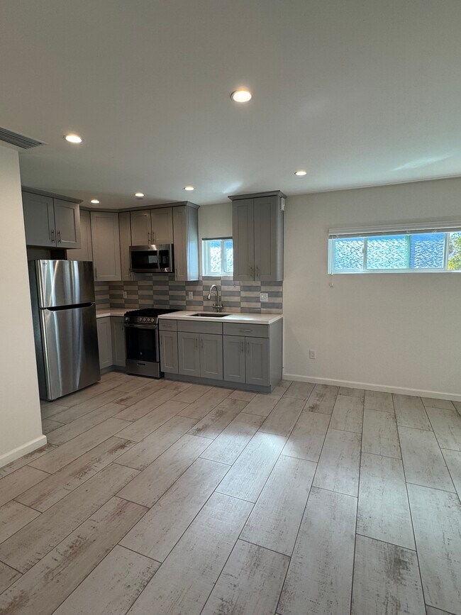 Foto del edificio - 10166 Petit Ave