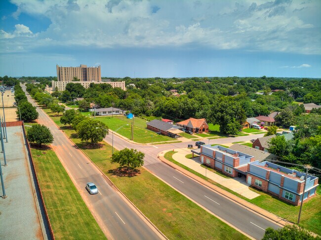 Foto del edificio - 1000 NE 10th St