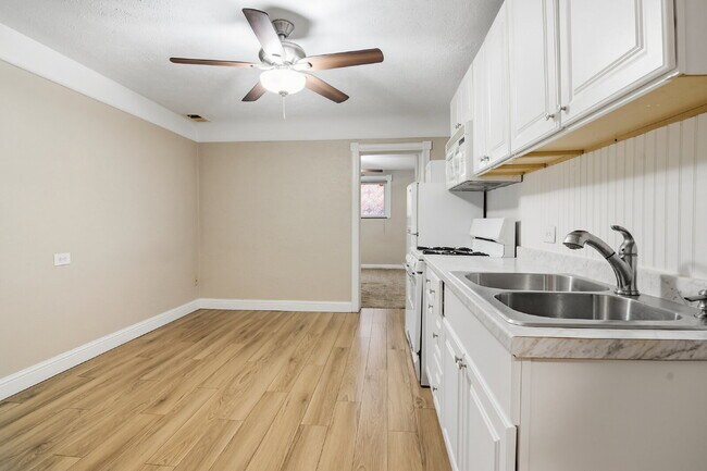 Building Photo - $1,245.95 with Half Off Second Month’s rent until 08/31/26 only, 1 Bed - 1 Bath, Condo in Denver ...