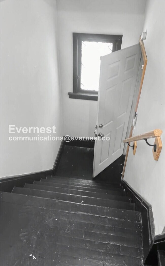 Foto del edificio - 1 Bed, 1 Bath with Off-Street Parking / Pet-Friendly / Vouchers Accepted / Available Now!