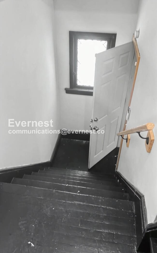 Building Photo - 10110 Parkgate Ave