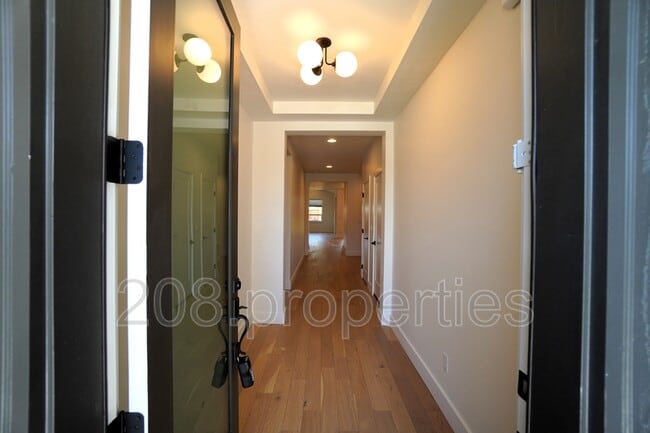 Building Photo - 537 S Steephead Ln