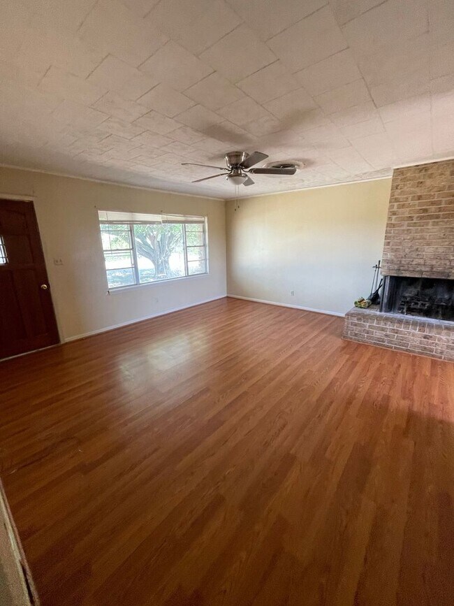 Building Photo - Gorgeous 3 bedroom home in Novice!