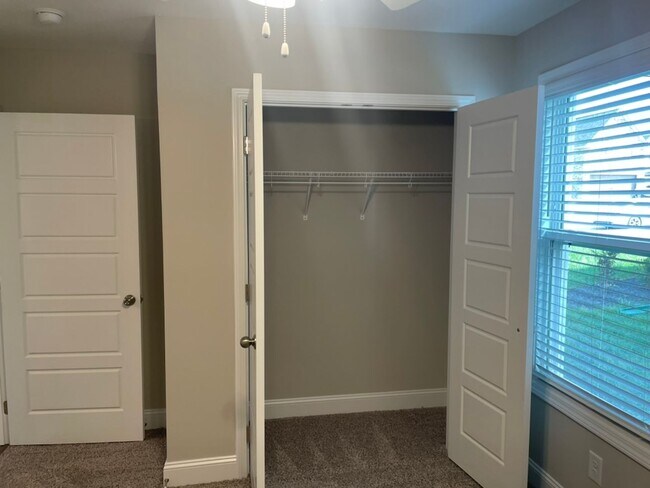 Foto del edificio - New Contruction for lease