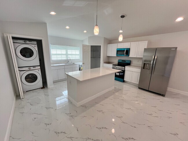 Foto del edificio - 2025 W Bermuda Rd