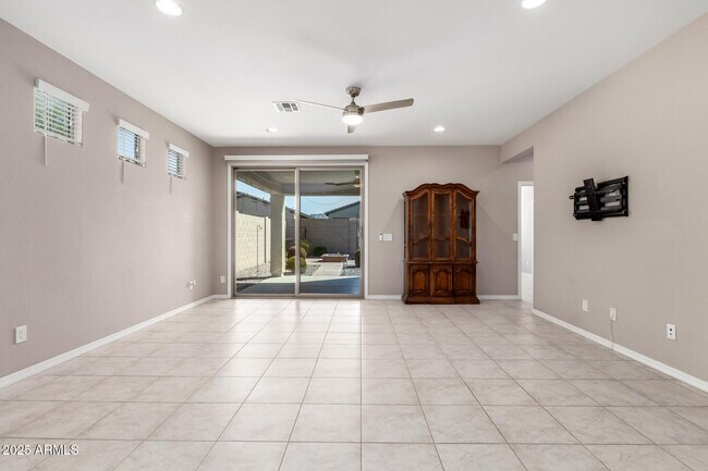 Foto del edificio - 3235 W Carter Rd