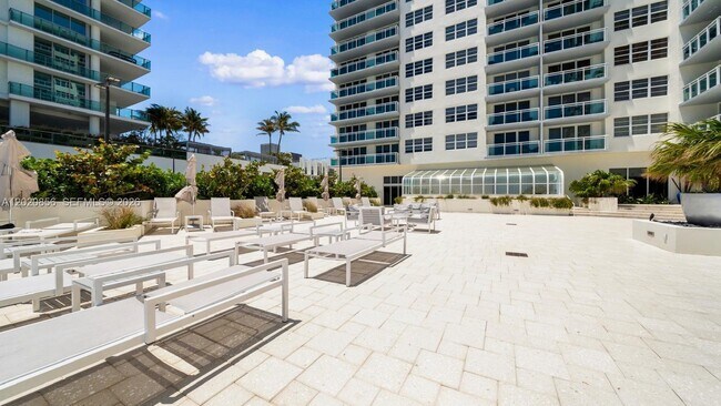 Building Photo - 6917 Collins Ave