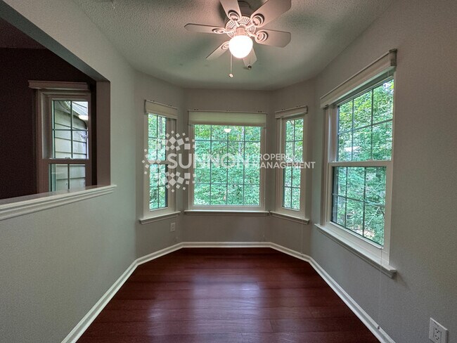 Foto del edificio - Two Bed Two Bath Minutes from Southpark