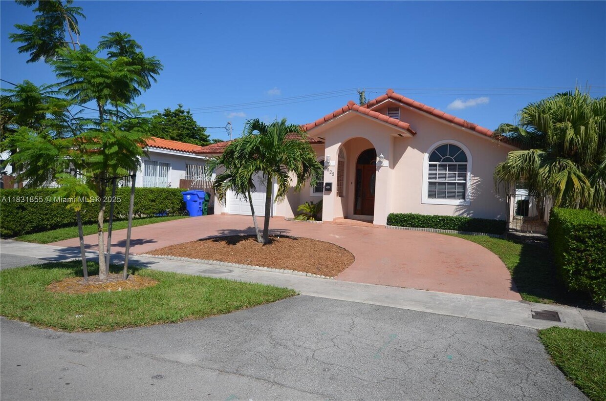 Foto principal - 4625 SW 1st St