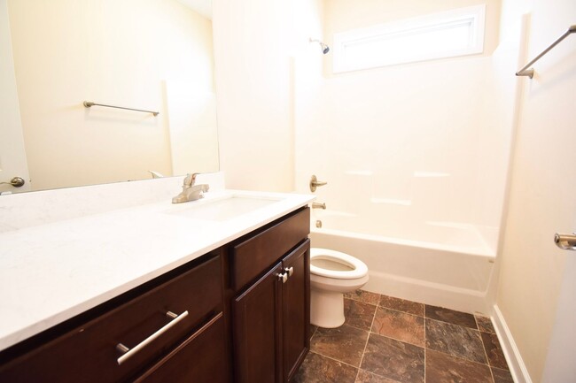 Foto del edificio - 4 Bedroom 3 Bathroom No Pets