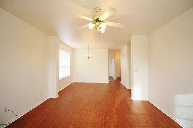 Foto del edificio - Charming 3/2/2 in Summit Oaks For Rent!