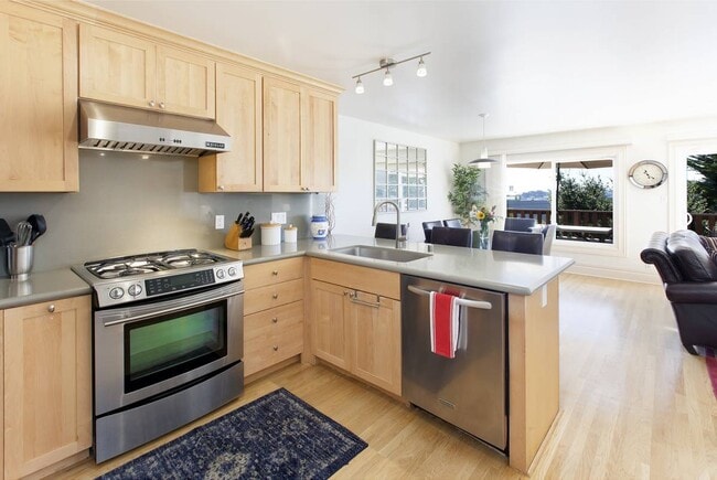 Building Photo - 2971 Washington St Building Photo - 2971 Washington St