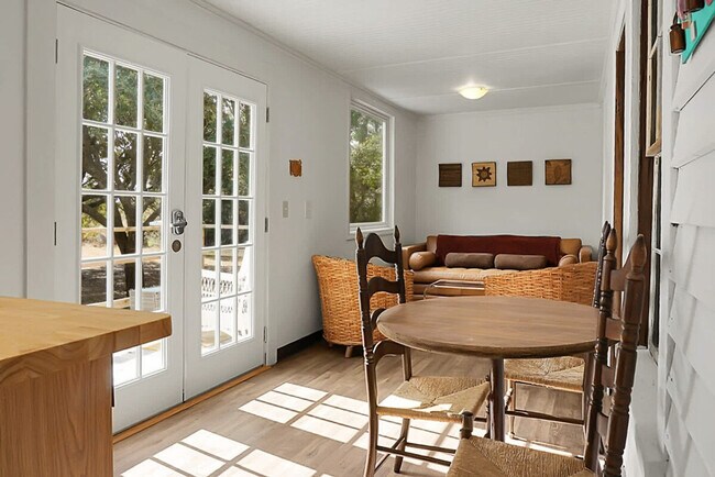 Foto del edificio - 7951 Doar Rd