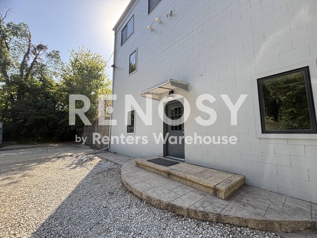 Building Photo - 6633 NW 6th Dr