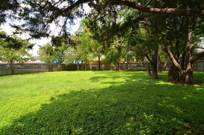 Foto del edificio - 212 N Val Verde