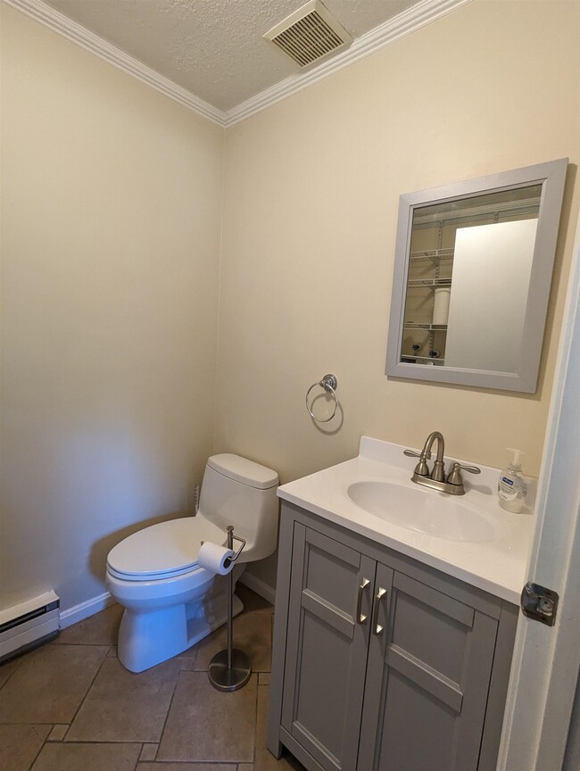 Building Photo - 1 Fieldstone Dr