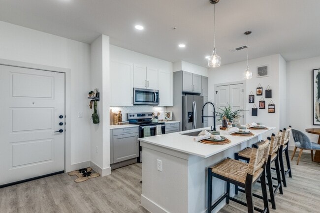 Building Photo - Laughlin Two Eighty Nine