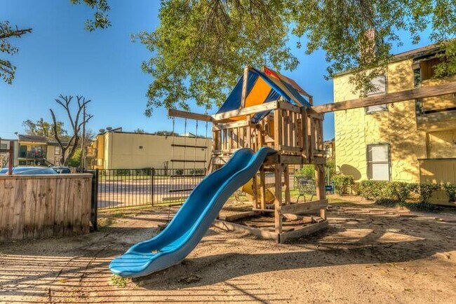 Foto del edificio - 7835 Grow Ln