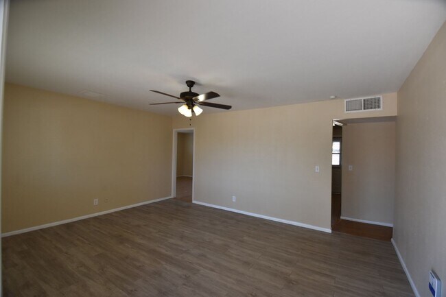 Building Photo - 3118 W Corrine Dr