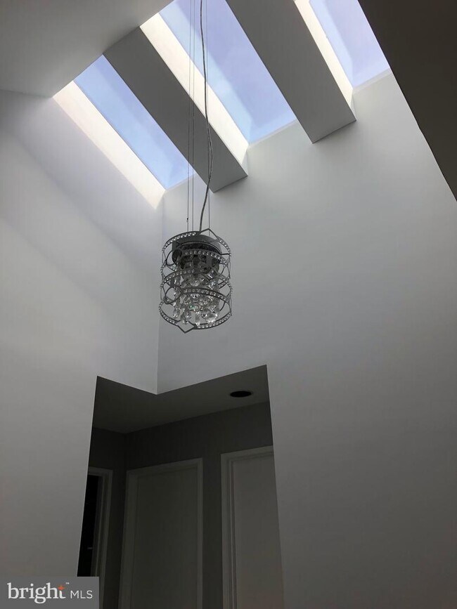 Building Photo - 2 Valerian Ct