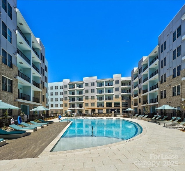 Foto del edificio - 8501 University Executive Park Dr