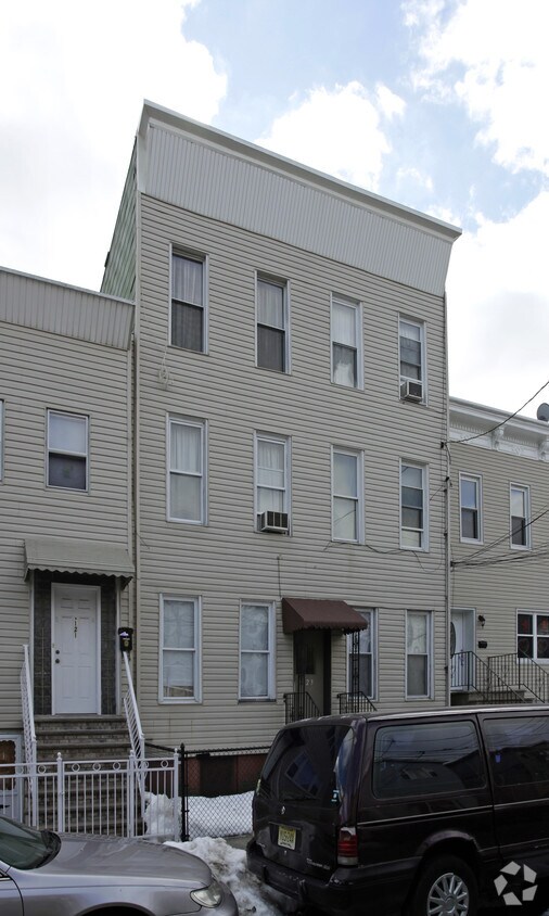 Primary Photo - 123 South St