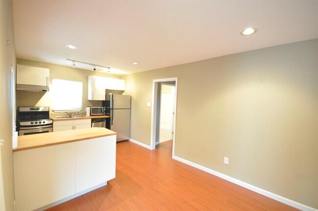 Foto del edificio - 5034 W University Blvd