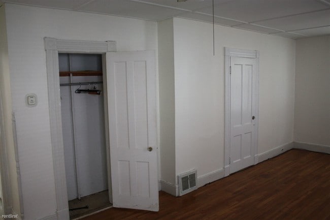 Building Photo - 47 Golden Hill St