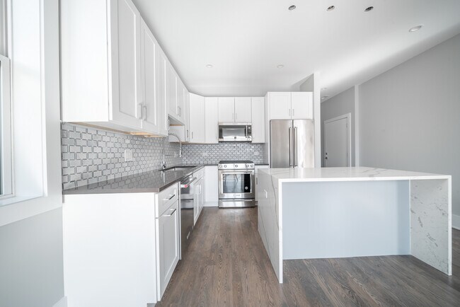 Foto del edificio - 556 W 18th St