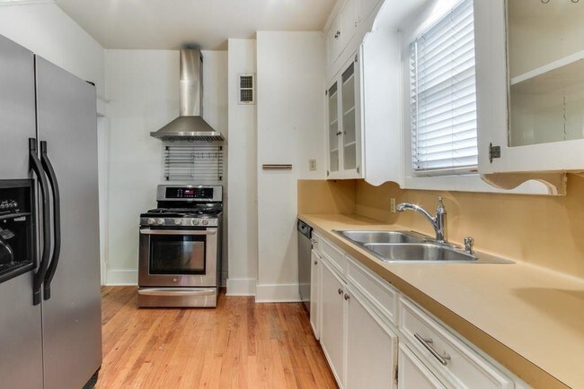 Foto del edificio - 712 E 44th St