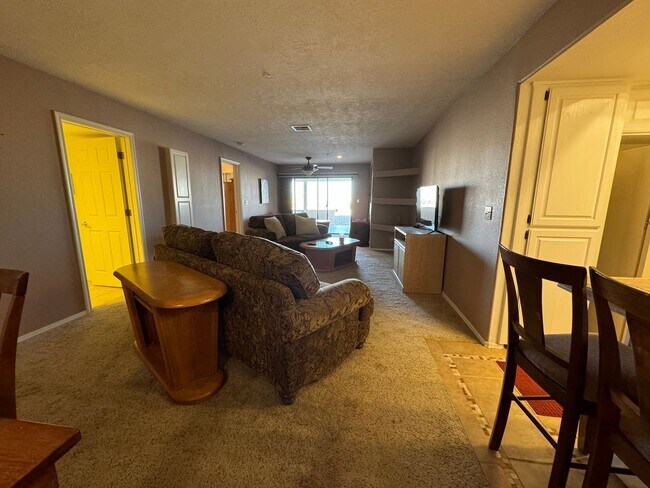 Building Photo - 1 Bedroom Furnished Condo with Water View ...