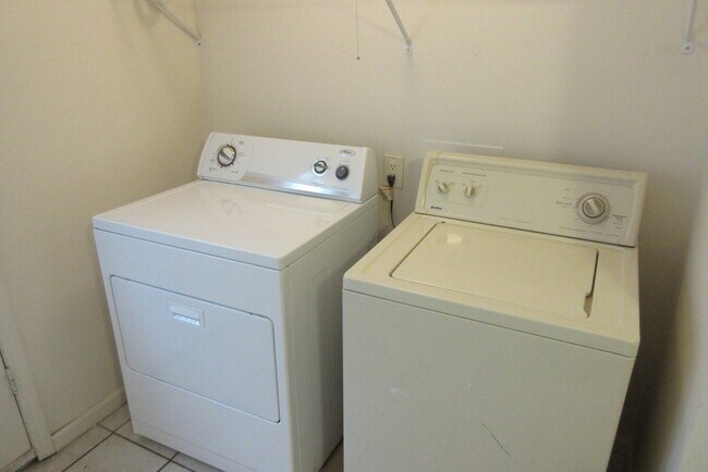 Foto del edificio - 1504 Rosemary Ln