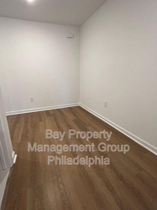 Foto del edificio - 4213 W Girard Ave