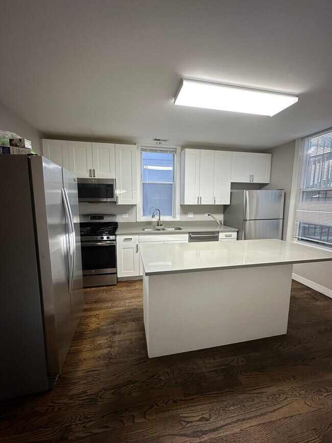 Foto del edificio - 1332 N Western Ave