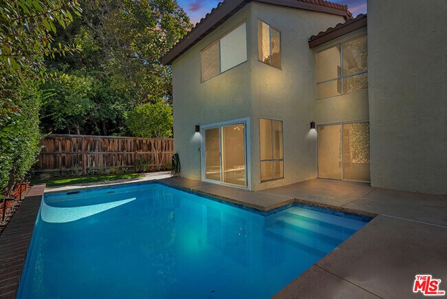 Foto del edificio - 603 Racquet Club Ln