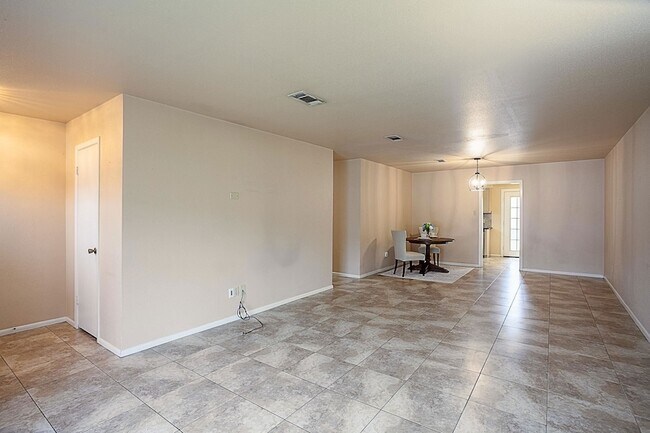 Foto del edificio - 5874 Meadow Way