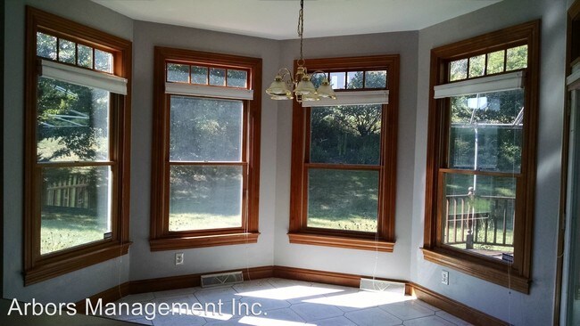 Building Photo - 4 br, 2.5 bath House - 309 RUSTIN WAY
