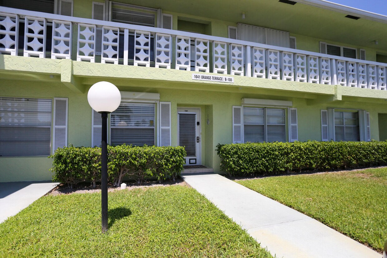 1041 Orange Terrace Unit 102, Delray Beach, FL 33445 Condo for Rent
