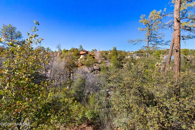 Building Photo - 2255 Pine Dr