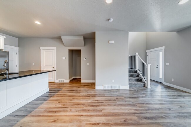 Building Photo - 4403 W Glendon Dr