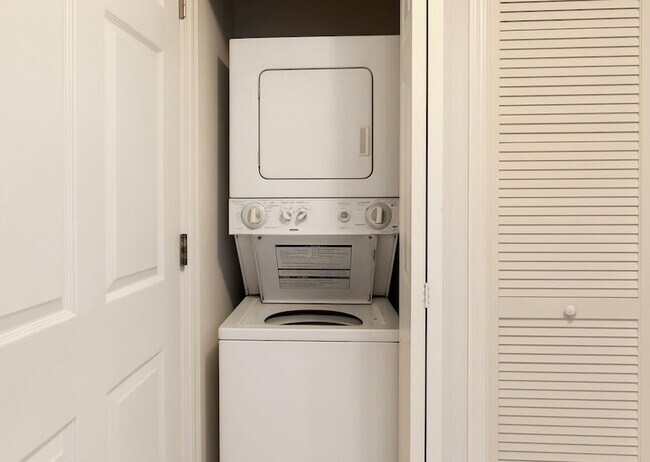 Building Photo - 3500 Coral Wy