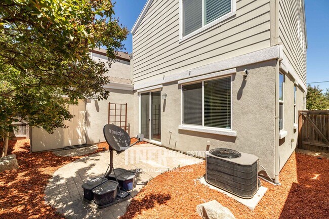 Foto del edificio - 2449 Erickson St