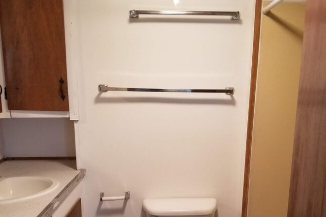 Foto del edificio - 114 W Lindburg St