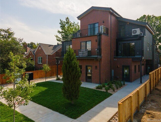 Foto del edificio - Available Now -  Unbelievable 2 Bed with R...