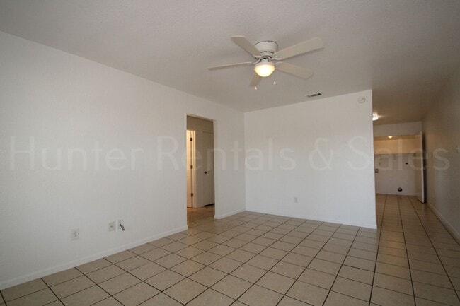 Building Photo - 404 Justin Ln
