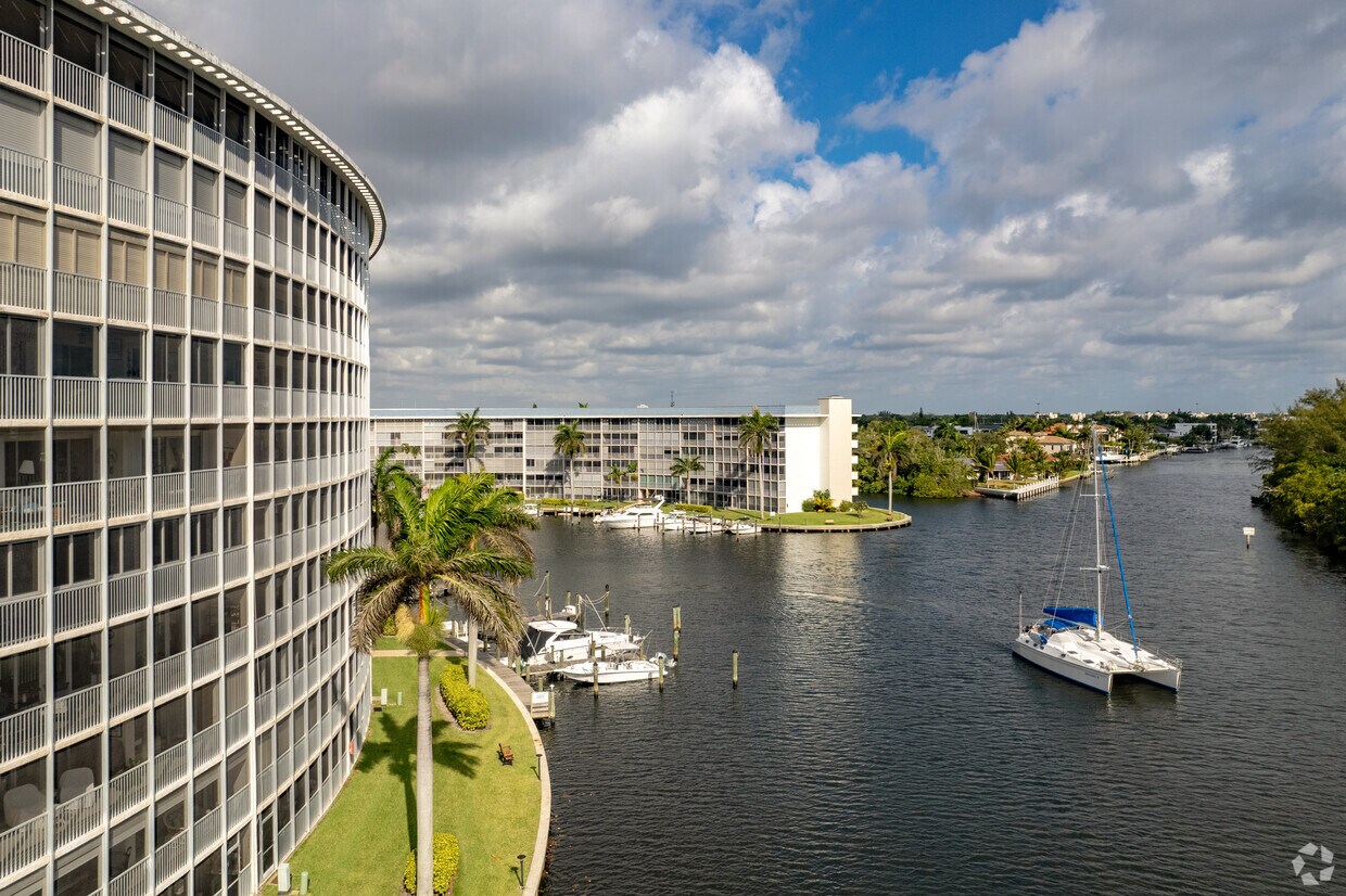 Building Photo - Hillsboro Cove Condos